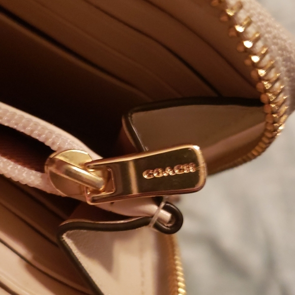 Coach Wallet - Picture 7 of 7